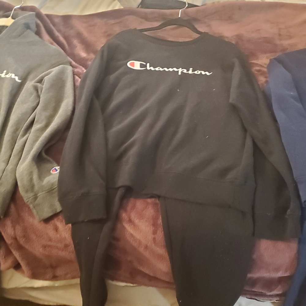 Champion sets sweater and pants